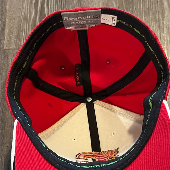 Calgary Flames hat - Picture 8 of 9